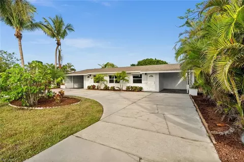 781 101st Ave N, Naples, FL 34108