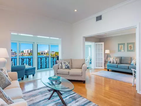 383 Harbour Dr #308, Naples, FL 34103