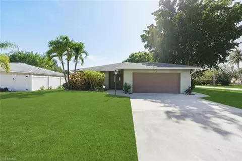 104 Johnnycake Dr, Naples, FL 34110