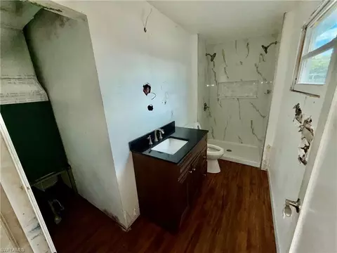 Bath - 2632 Weeks Ave, Naples, FL 34112 photo 5 of 6