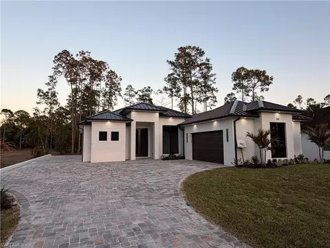526 16th St SE, Naples, FL 34117