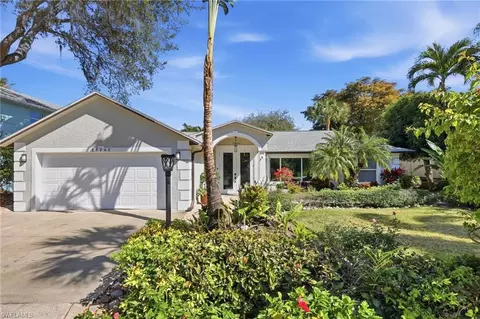 27242 High Seas Ln, Bonita Springs, FL 34135