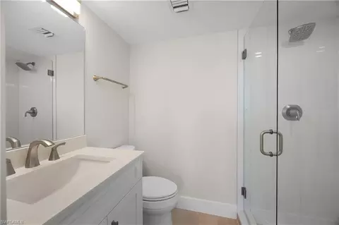 Bath - 21 High Point Cir E #409, Naples, FL 34103 photo 2 of 3