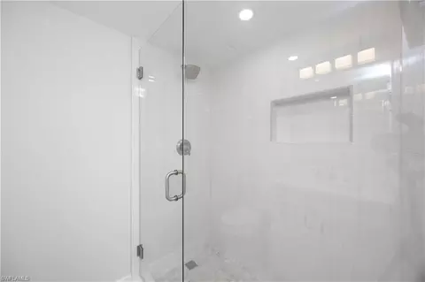 Bath - 21 High Point Cir E #409, Naples, FL 34103 photo 1 of 3
