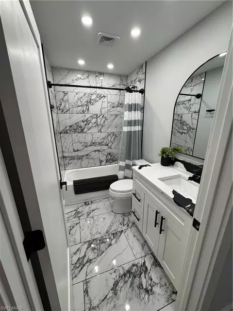 Bath - 710 98th Ave N, Naples, FL 34108 photo 1 of 4