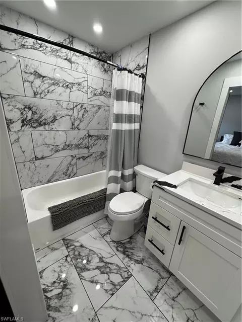 Bath - 710 98th Ave N, Naples, FL 34108 photo 2 of 4