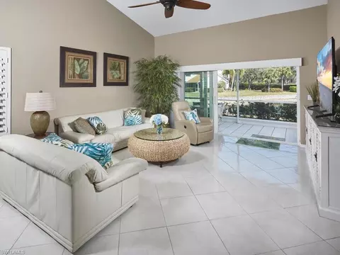 570 Windsor Sq #101, Naples, FL 34104