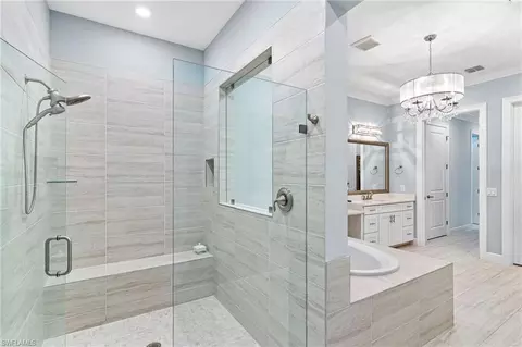Bath - 2472 Breakwater Way #11101, Naples, FL 34112 photo 3 of 4