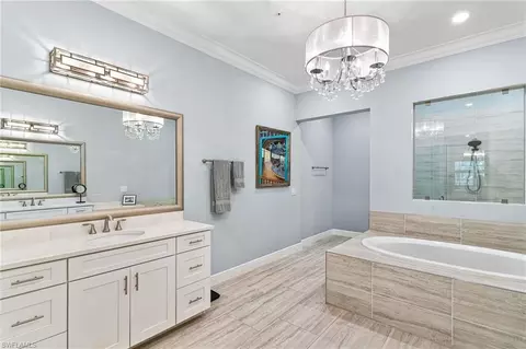 Bath - 2472 Breakwater Way #11101, Naples, FL 34112 photo 2 of 4