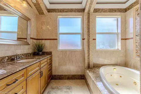 Bath - 2135 Par Dr, Naples, FL 34120 photo 5 of 9