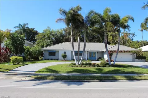 606 Park Shore Dr, Naples, FL 34103