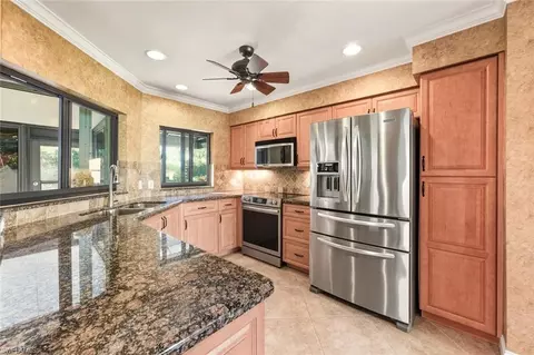 738 Reef Point Cir, Naples, FL 34108