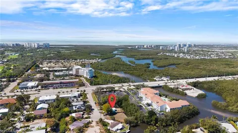 View/Area - 47 River Ct, Naples, FL 34110 photo 7 of 8