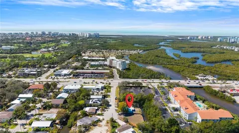 View/Area - 47 River Ct, Naples, FL 34110 photo 4 of 8
