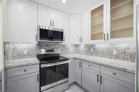Kitchen - 47 River Ct, Naples, FL 34110 photo 5 of 6