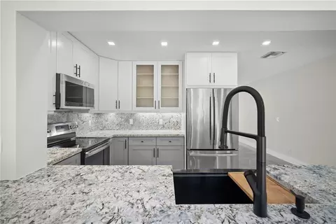 Kitchen - 47 River Ct, Naples, FL 34110 photo 4 of 6