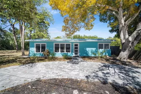 47 River Ct, Naples, FL 34110