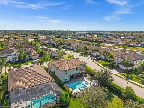 View/Area - 4754 Abaca Cir, Naples, FL 34119 photo 3 of 4