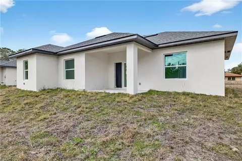 Exterior - 1402 E 7th St, Lehigh Acres, FL 33972 photo 5 of 5