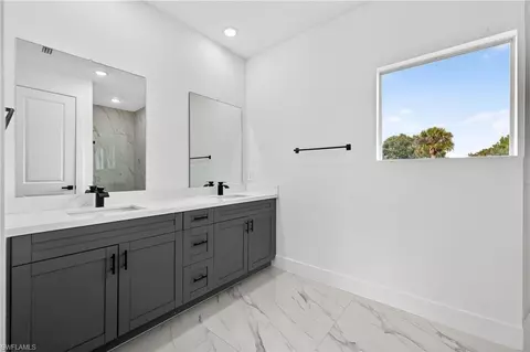Bath - 1402 E 7th St, Lehigh Acres, FL 33972 photo 1 of 3