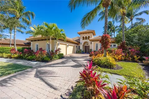 8890 Shenendoah Cir, Naples, FL 34113