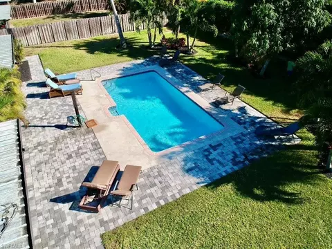 732 108th Ave N, Naples, FL 34108