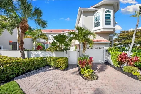 443 8th Ave S #104, Naples, FL 34102