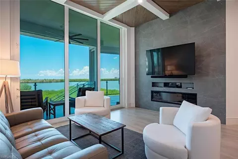 60 Seagate Dr #305, Naples, FL 34103