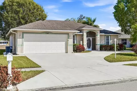 716 Charlemagne Blvd, Naples, FL 34112