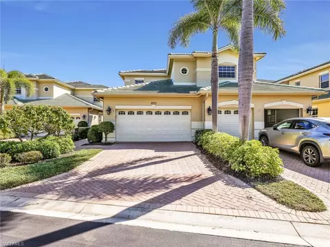 693 Vintage Reserve Cir #16C, Naples, FL 34119