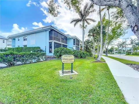 1065 8th St S #203, Naples, FL 34102