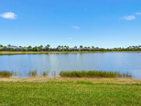 14591 Edgewater Cir, Naples, FL 34114