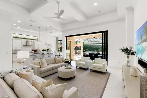 7509 Lantana Cir, Naples, FL 34119