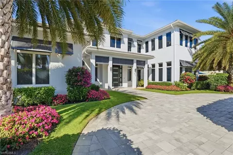 Exterior - 725 Harbour Dr, Naples, FL 34103 photo 2 of 18