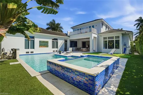 Exterior - 725 Harbour Dr, Naples, FL 34103 photo 10 of 18