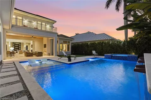 Exterior - 725 Harbour Dr, Naples, FL 34103 photo 15 of 18