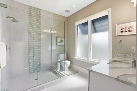 Bath - 725 Harbour Dr, Naples, FL 34103 photo 5 of 5