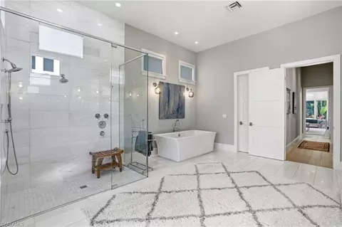 Bath - 725 Harbour Dr, Naples, FL 34103 photo 2 of 5