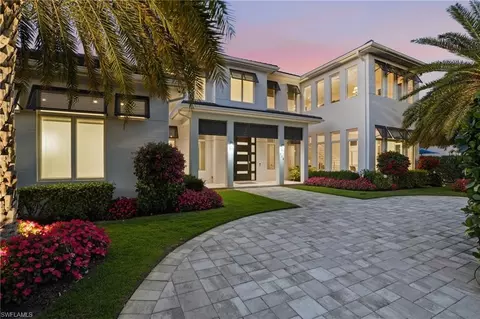 Exterior - 725 Harbour Dr, Naples, FL 34103 photo 3 of 18