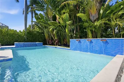 Exterior - 725 Harbour Dr, Naples, FL 34103 photo 8 of 18