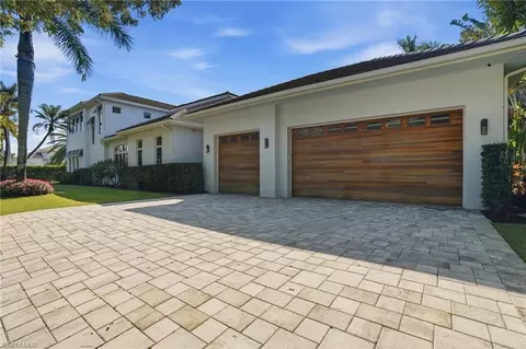 Exterior - 725 Harbour Dr, Naples, FL 34103 photo 13 of 18
