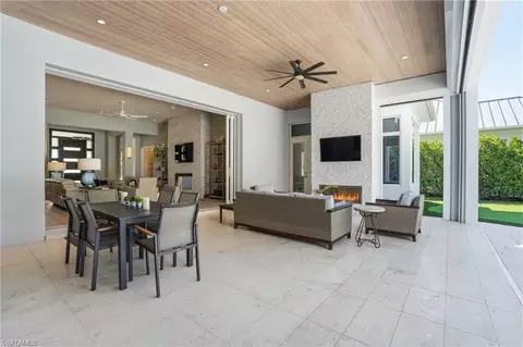 Exterior - 725 Harbour Dr, Naples, FL 34103 photo 6 of 18