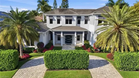 725 Harbour Dr, Naples, FL 34103