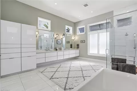 Bath - 725 Harbour Dr, Naples, FL 34103 photo 1 of 5