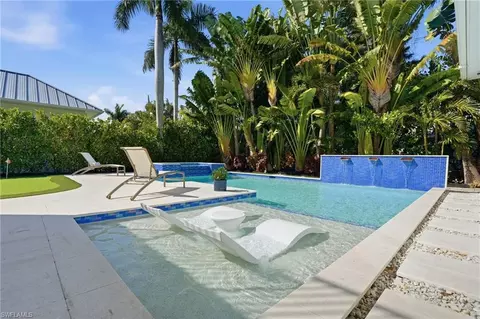 Exterior - 725 Harbour Dr, Naples, FL 34103 photo 7 of 18