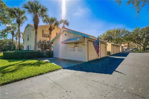 305 Robin Hood Cir #101, Naples, FL 34104