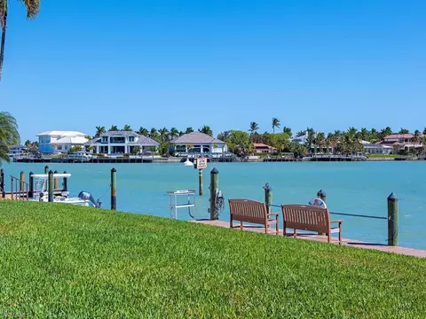 2900 Gulf Shore Blvd N #410, Naples, FL 34103