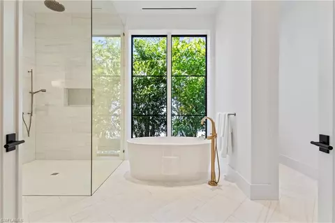 Bath - 745 Pectin Rd, Naples, FL 34102 photo 2 of 4