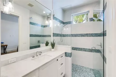 Bath - 730 Harbour Dr, Naples, FL 34103 photo 6 of 8