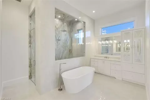 Bath - 730 Harbour Dr, Naples, FL 34103 photo 3 of 8